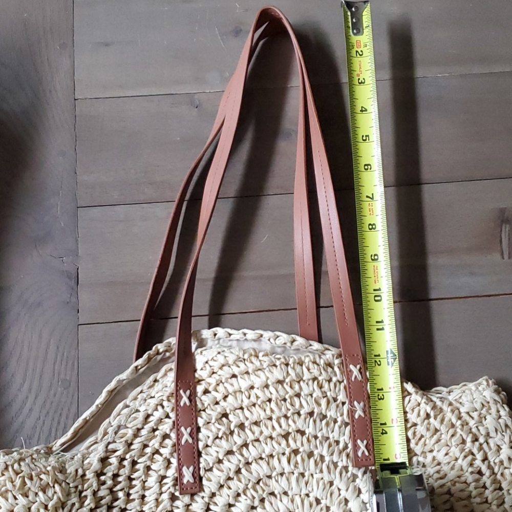 Round Straw Purse - Picture 5 of 7
